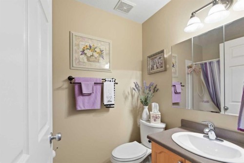 10733 75 Avenue, Grande Prairie, AB - Indoor Photo Showing Bathroom