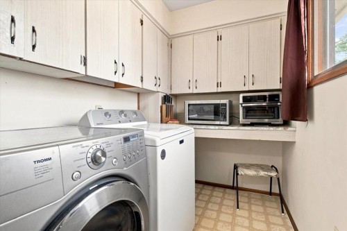1121 5 Avenue, Beaverlodge, AB - Indoor Photo Showing Laundry Room