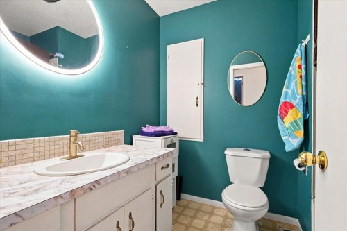 1121 5 Avenue, Beaverlodge, AB - Indoor Photo Showing Bathroom