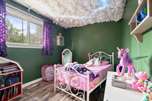 1121 5 Avenue, Beaverlodge, AB - Indoor Photo Showing Bedroom