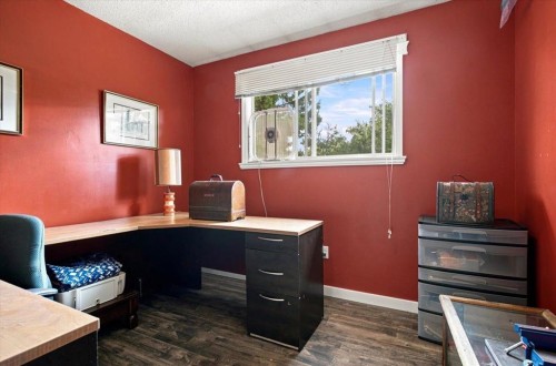1121 5 Avenue, Beaverlodge, AB - Indoor Photo Showing Office