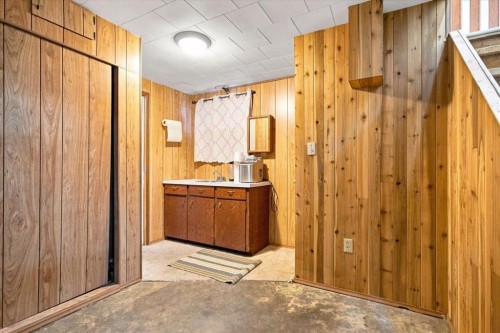 1121 5 Avenue, Beaverlodge, AB - Indoor Photo Showing Other Room