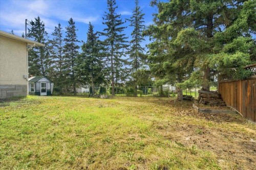 1121 5 Avenue, Beaverlodge, AB - Outdoor