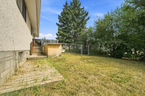 1121 5 Avenue, Beaverlodge, AB - Outdoor