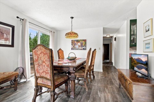 1121 5 Avenue, Beaverlodge, AB - Indoor Photo Showing Dining Room