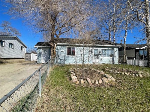 10104 99 Street, High Level, AB - Outdoor