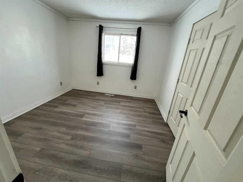 10104 99 Street, High Level, AB - Indoor Photo Showing Other Room