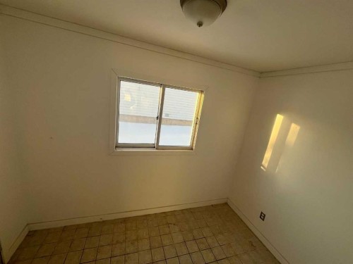 10104 99 Street, High Level, AB - Indoor Photo Showing Other Room