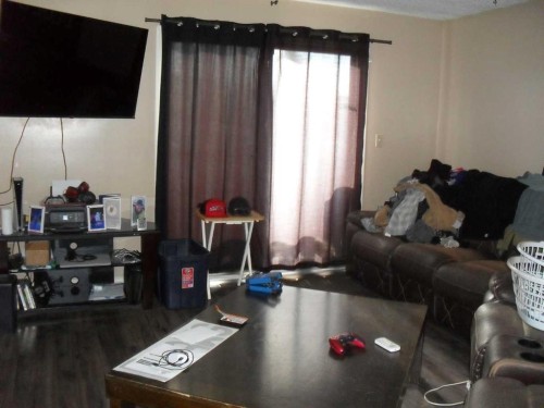 406 3 Street Nw, Manning, AB - Indoor Photo Showing Living Room