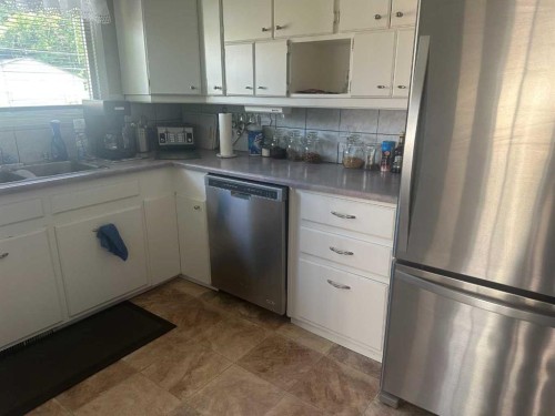 11301 104 Street, Grande Prairie, AB - Indoor Photo Showing Kitchen