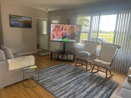 11301 104 Street, Grande Prairie, AB - Indoor Photo Showing Living Room