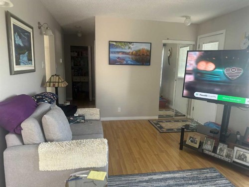 11301 104 Street, Grande Prairie, AB - Indoor Photo Showing Living Room