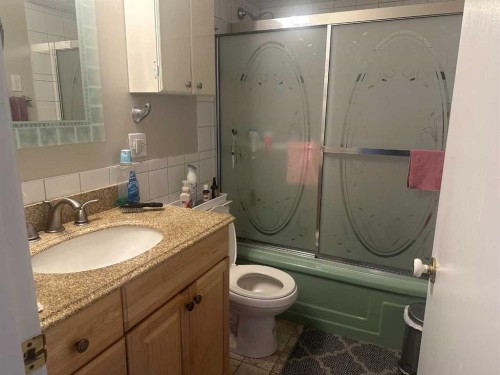 11301 104 Street, Grande Prairie, AB - Indoor Photo Showing Bathroom