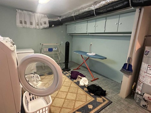 11301 104 Street, Grande Prairie, AB - Indoor Photo Showing Laundry Room