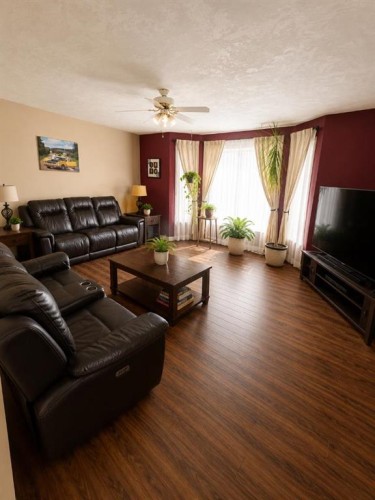 74001-740 Township, High Prairie, AB - Indoor Photo Showing Living Room