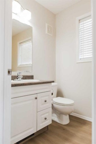 6221 91 Street, Grande Prairie, AB - Indoor Photo Showing Bathroom