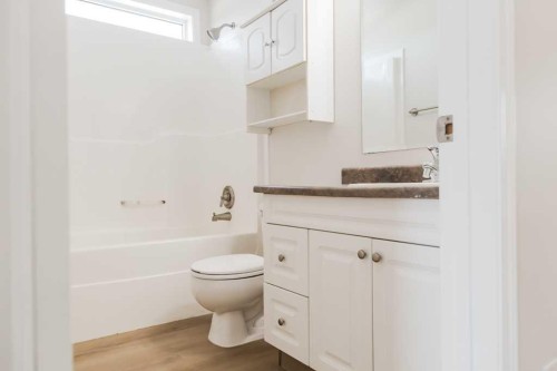 6221 91 Street, Grande Prairie, AB - Indoor Photo Showing Bathroom