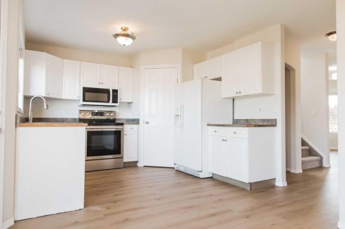 6221 91 Street, Grande Prairie, AB - Indoor Photo Showing Kitchen