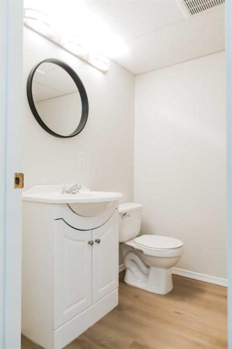 6221 91 Street, Grande Prairie, AB - Indoor Photo Showing Bathroom