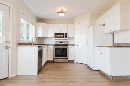 6221 91 Street, Grande Prairie, AB - Indoor Photo Showing Kitchen