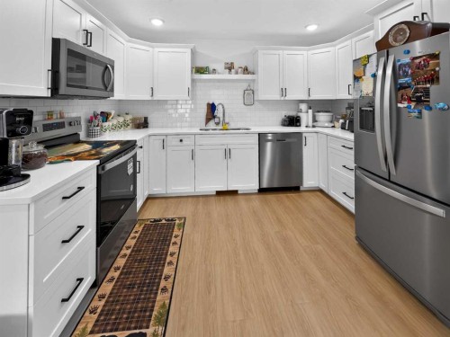 1, 2-10225 105 Ave, La Crete, AB - Indoor Photo Showing Kitchen