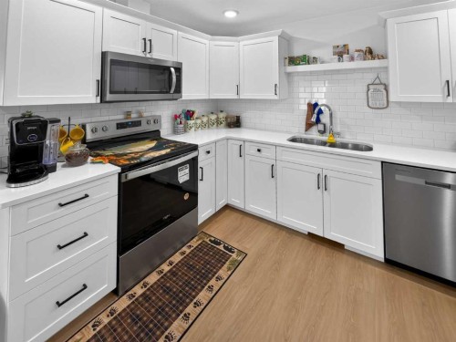 1, 2-10225 105 Ave, La Crete, AB - Indoor Photo Showing Kitchen With Upgraded Kitchen