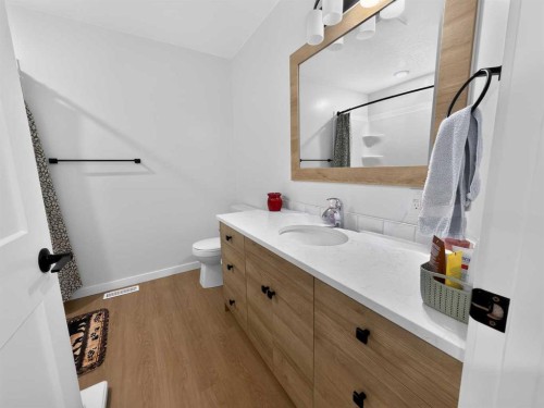 1, 2-10225 105 Ave, La Crete, AB - Indoor Photo Showing Bathroom