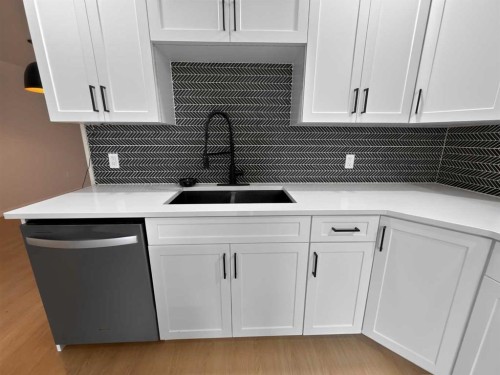 1, 2-10225 105 Ave, La Crete, AB - Indoor Photo Showing Kitchen