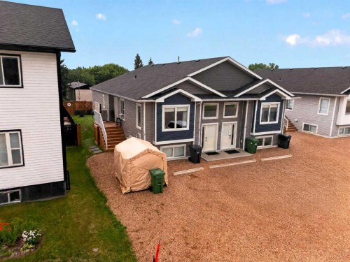 1, 2-10225 105 Ave, La Crete, AB - Outdoor