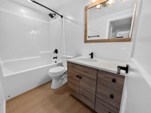 1, 2-10225 105 Ave, La Crete, AB - Indoor Photo Showing Bathroom