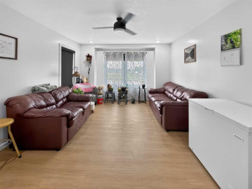 1, 2-10225 105 Ave, La Crete, AB - Indoor Photo Showing Living Room