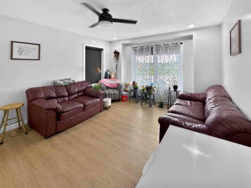1, 2-10225 105 Ave, La Crete, AB - Indoor Photo Showing Living Room