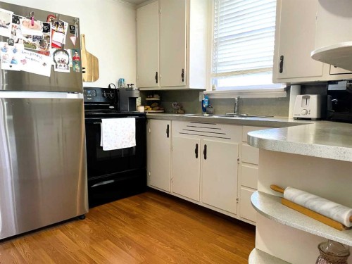 11136 103 Avenue, Fairview, AB - Indoor Photo Showing Kitchen