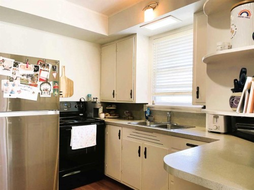 11136 103 Avenue, Fairview, AB - Indoor Photo Showing Kitchen With Double Sink