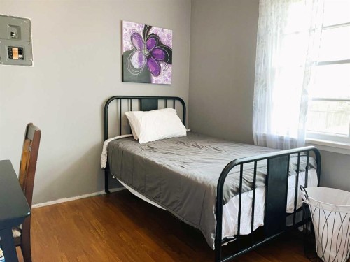 11136 103 Avenue, Fairview, AB - Indoor Photo Showing Bedroom