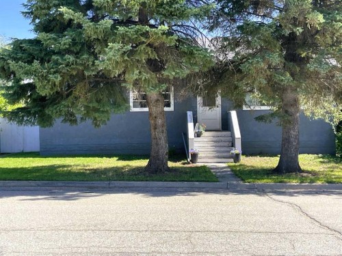 11136 103 Avenue, Fairview, AB - Outdoor