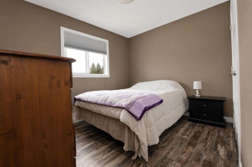 9501 88A Street, Grande Prairie, AB - Indoor Photo Showing Bedroom