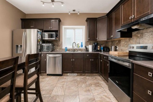 9501 88A Street, Grande Prairie, AB - Indoor Photo Showing Kitchen