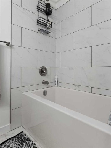727 Oak Drive, Beaverlodge, AB - Indoor Photo Showing Bathroom