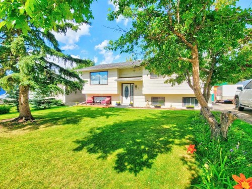 727 Oak Drive  Beaverlodge, AB T0H 0C0