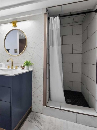 727 Oak Drive, Beaverlodge, AB - Indoor Photo Showing Bathroom