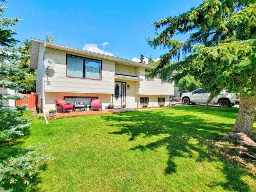 727 Oak Drive, Beaverlodge, AB - Outdoor