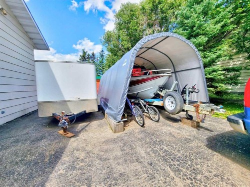727 Oak Drive, Beaverlodge, AB - Outdoor