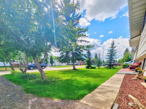 727 Oak Drive, Beaverlodge, AB - Outdoor