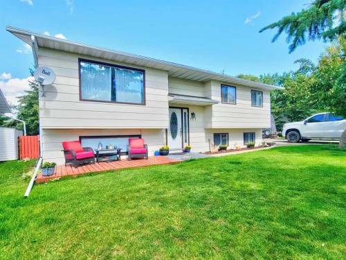 727 Oak Drive, Beaverlodge, AB - Outdoor