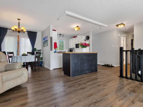 727 Oak Drive, Beaverlodge, AB - Indoor
