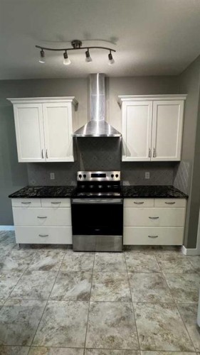8105 112 Street, Grande Prairie, AB - Indoor Photo Showing Kitchen