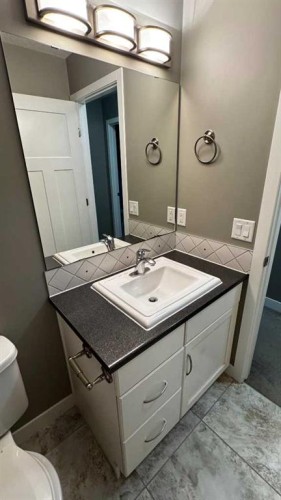 8105 112 Street, Grande Prairie, AB - Indoor Photo Showing Bathroom