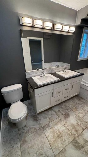 8105 112 Street, Grande Prairie, AB - Indoor Photo Showing Bathroom
