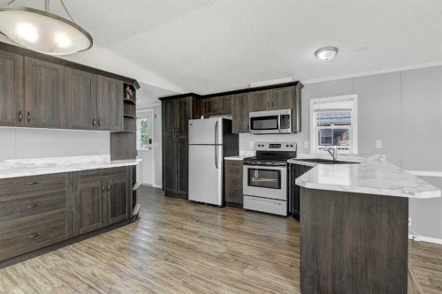 12128 98 Street, Grande Prairie, AB - Indoor Photo Showing Kitchen